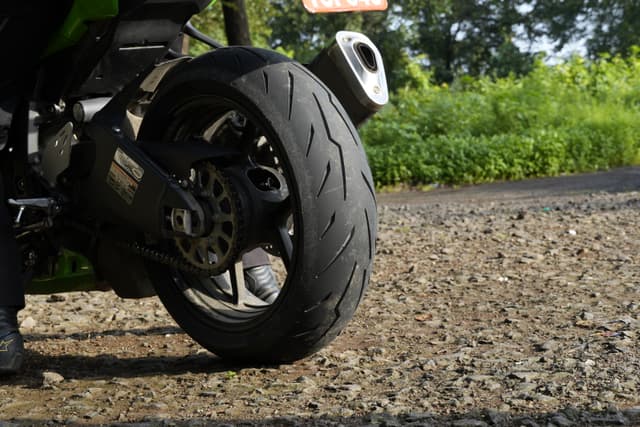 Kawasaki Ninja ZX-6R Front Right Three Quarter Image – Ninja ZX-6R